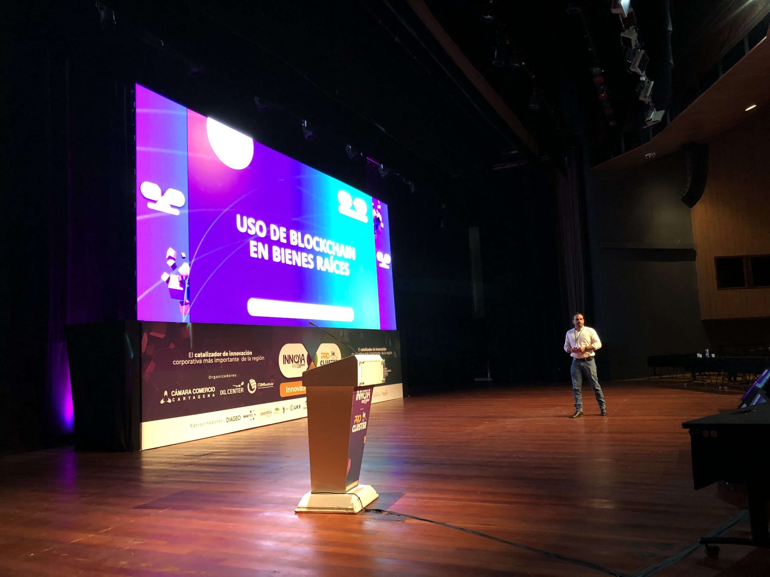 Hammad Khan sharing his insights on the usage of blockchain technology in Cartagena, Colombia.